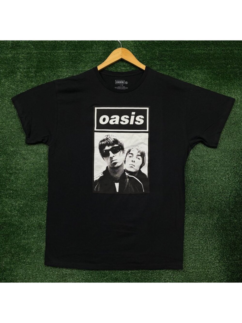 Oasis Noel and Liam Tshirt size Large